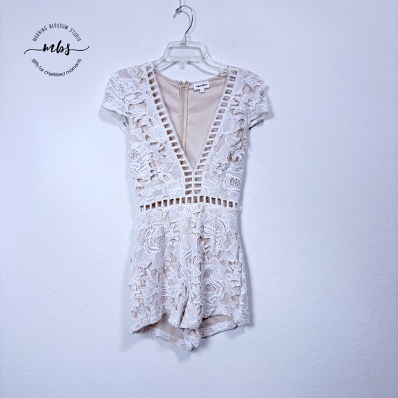 Superdown Simone Deep V-Neck Lace Romper White Floral Cap Sleeve Women S - Picture 2 of 11
